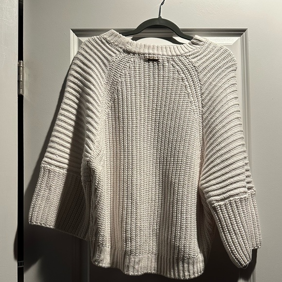NWOT Michael Kors White Crop Sweater with Batwing 3/4 sleeves SZ: L - Picture 2 of 3